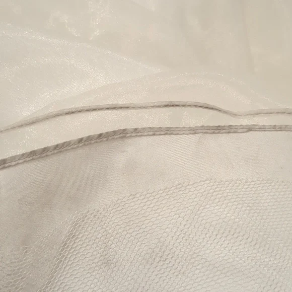 Stunning Allure Bridals Ivory Wedding Dress Size 4 - Picture 9 of 13